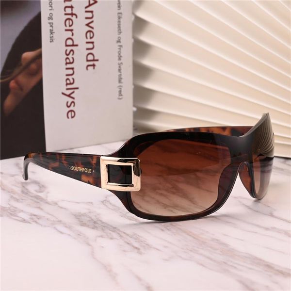 sunglasses evove brown women sun glasses for female pink one-piece shades fashion brand designer, White;black
sunglasses evove brown women sun glasses for female pink one-piece shades fashion brand designer, White;black