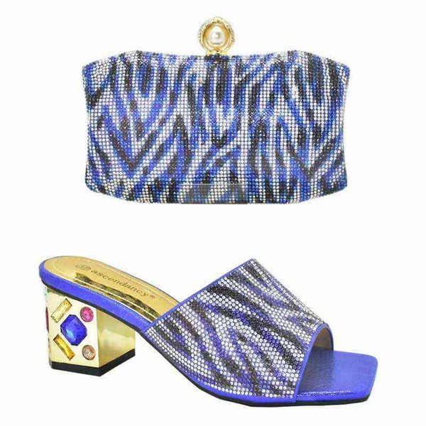 same thick heel sandals with handbags, dinner fashion rhinestone small bag , women wearing shoes outside, Black
same thick heel sandals with handbags, dinner fashion rhinestone small bag , women wearing shoes outside, Black