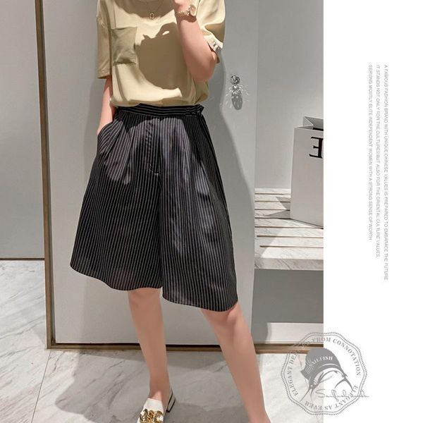 women's shorts 2021 casual elegant slimming vertical stripes silk middle pants culottes summer european and american k, White;black
women's shorts 2021 casual elegant slimming vertical stripes silk middle pants culottes summer european and american k, White;black