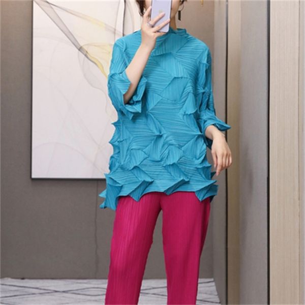 knits firregular diamond fold solid color half sleeve fashion stand neck confetti t-shirts, White
knits firregular diamond fold solid color half sleeve fashion stand neck confetti t-shirts, White