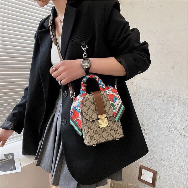 ns super fire net red women's bag 2021 versatile fashion mobile phone single shoulder cigarette cross small luxuryss designerss yw
ns super fire net red women's bag 2021 versatile fashion mobile phone single shoulder cigarette cross small luxuryss designerss yw