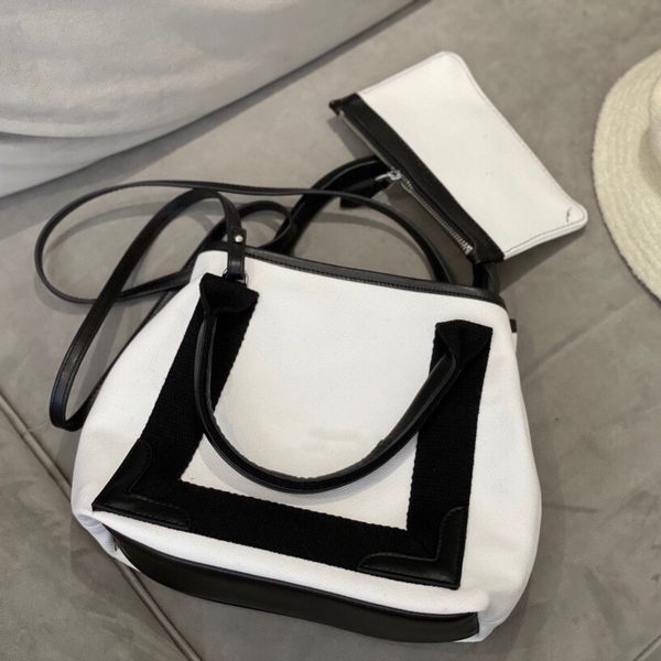 high-end design simple black and white leather patchwork canvas bag letter decorative large capacity composite bags shoulder package
high-end design simple black and white leather patchwork canvas bag letter decorative large capacity composite bags shoulder package