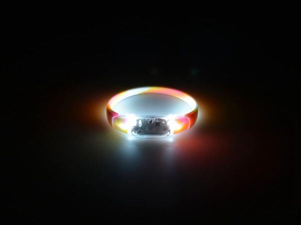 party decoration 800pcs/lot vibrate & button voice control camo silicone led bracelet sound activated glow for clubs concerts
party decoration 800pcs/lot vibrate & button voice control camo silicone led bracelet sound activated glow for clubs concerts