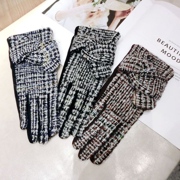 gloves japanese and korean style autumn winter wool small fragrant tweed knotted girl fabric thickened split finger with touch, Blue;gray
gloves japanese and korean style autumn winter wool small fragrant tweed knotted girl fabric thickened split finger with touch, Blue;gray
