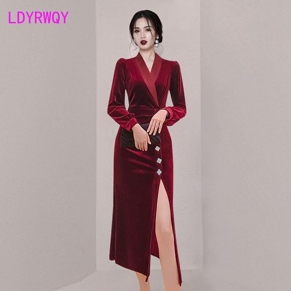 casual dresses female dress 2021 autumn and winter lady temperament v collar fold thin gold velvet office, Black;gray
casual dresses female dress 2021 autumn and winter lady temperament v collar fold thin gold velvet office, Black;gray