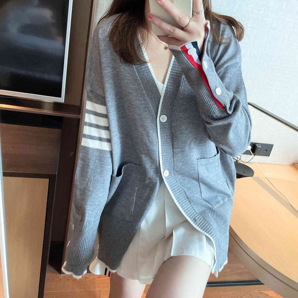 tb t-shirt 21 early autumn college style v-neck four bar versatile medium and long wool cardigan loose casual coat, White;black
tb t-shirt 21 early autumn college style v-neck four bar versatile medium and long wool cardigan loose casual coat, White;black