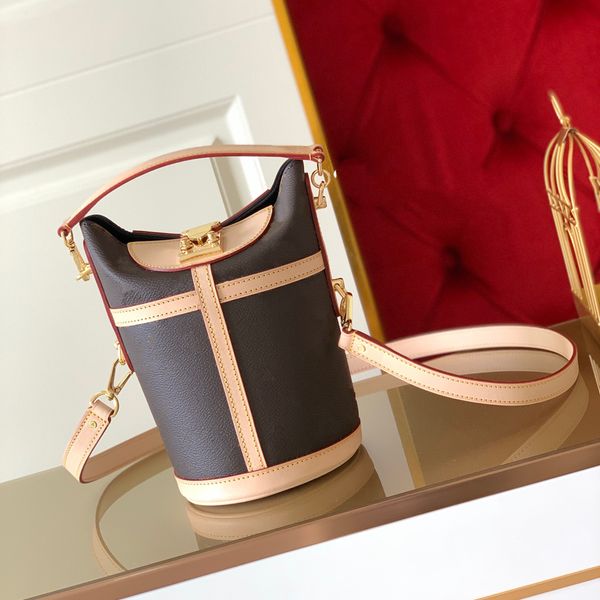 classic duffle s lock handbag chain designer shoulder bag crossbody bags clutch purse
classic duffle s lock handbag chain designer shoulder bag crossbody bags clutch purse