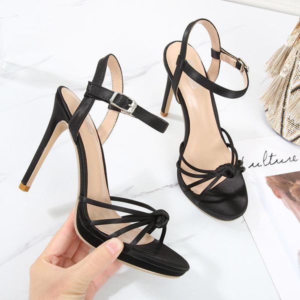 high-end 2021 women slipper summer outdoor sandal thin high heel flip flop elegant slides sandals, Black
high-end 2021 women slipper summer outdoor sandal thin high heel flip flop elegant slides sandals, Black