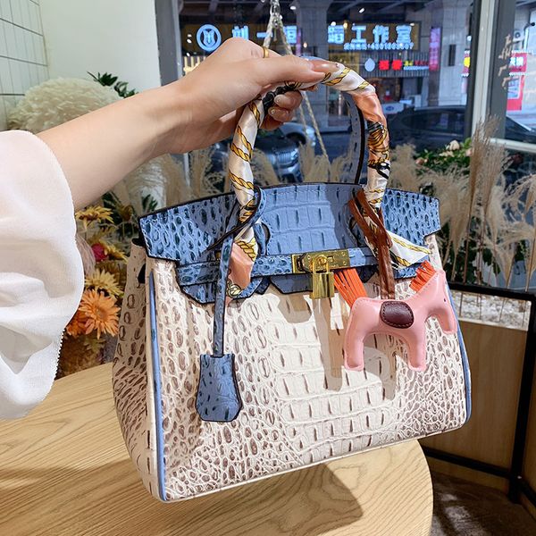 5a+platinum package totes cowhide leather brand original women hand bags 2021 imitation the large capacity tote classic fashion luxury desig
5a+platinum package totes cowhide leather brand original women hand bags 2021 imitation the large capacity tote classic fashion luxury desig