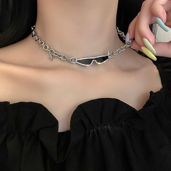 chokers european and american retro rhinestone sunglasses clavicle chain temperament choker necklace for women hip hop punk jewelry, Golden;silver
chokers european and american retro rhinestone sunglasses clavicle chain temperament choker necklace for women hip hop punk jewelry, Golden;silver