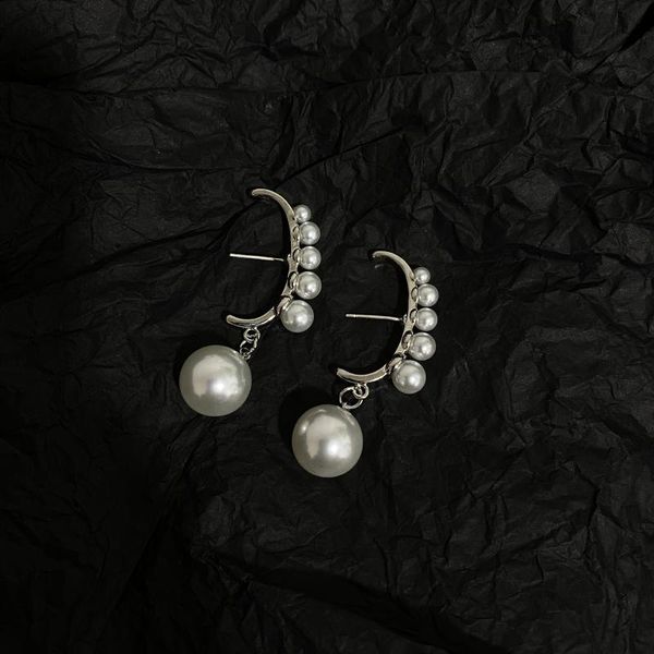 hoop & huggie pearl niche design advanced c- shaped hook drops studs earrings internet celebrity same korean style, Golden;silver
hoop & huggie pearl niche design advanced c- shaped hook drops studs earrings internet celebrity same korean style, Golden;silver