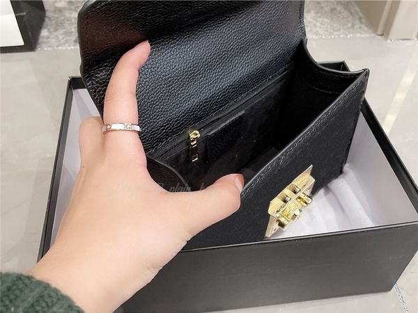 2021 luxury designers women business wallet handbag casual clutch baguette bag travel shopping coin purses envelope cross body interior zipp, Red;black
2021 luxury designers women business wallet handbag casual clutch baguette bag travel shopping coin purses envelope cross body interior zipp, Red;black