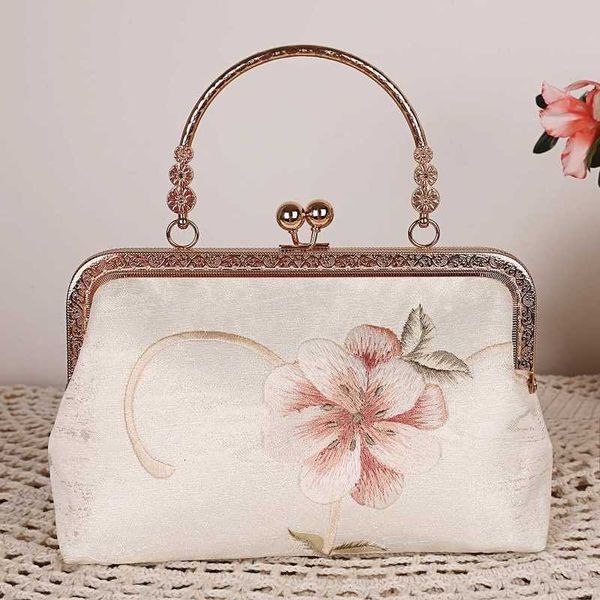 diy material handmade bag, embroidered cheongsam, hanfu, gold bag, small frh chine style dinner bag
diy material handmade bag, embroidered cheongsam, hanfu, gold bag, small frh chine style dinner bag