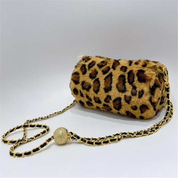 evening bags 2021 luxury design golden chain plush cylinder pillow bag casual wild lady shoulder simple elegant women crossbody
evening bags 2021 luxury design golden chain plush cylinder pillow bag casual wild lady shoulder simple elegant women crossbody