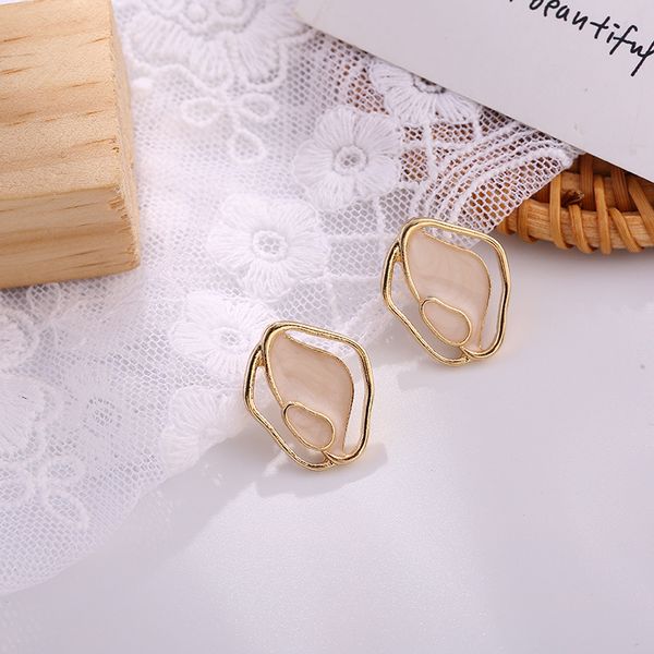 budrovky korean temperament minimalistic geometric irregular shell stud earrings for women personality wild ins elegant femaledio chan conta, Silver
budrovky korean temperament minimalistic geometric irregular shell stud earrings for women personality wild ins elegant femaledio chan conta, Silver