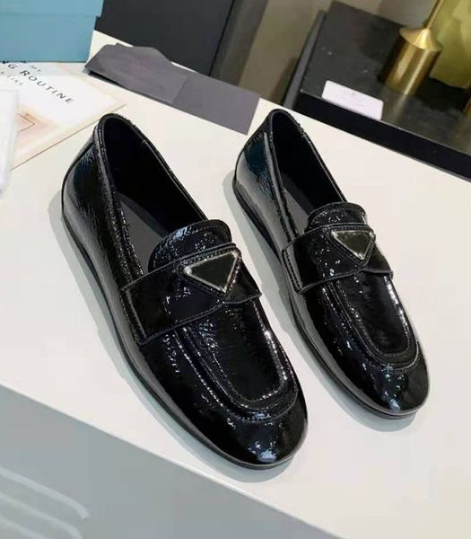 2022 spring designers slip on flat shoes women pgraded triangle loafers 100% leather heels dress shoes black white soft platform chunky with
2022 spring designers slip on flat shoes women pgraded triangle loafers 100% leather heels dress shoes black white soft platform chunky with