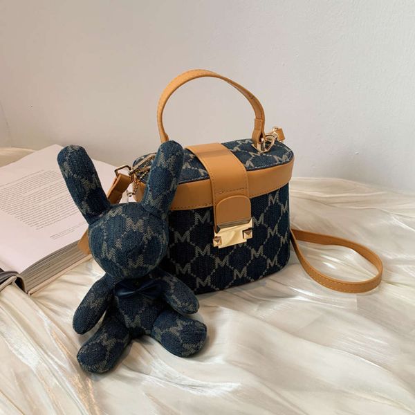 handbag 2021 fashion old flower portable box bag makeup women's bag doll rabbit one shoulder messenger french handbag
handbag 2021 fashion old flower portable box bag makeup women's bag doll rabbit one shoulder messenger french handbag