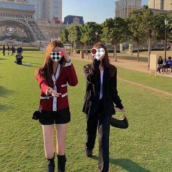 2021 autumn knitted cardigan women's fashion version contrast color college style cotton loose coat, White;black
2021 autumn knitted cardigan women's fashion version contrast color college style cotton loose coat, White;black
