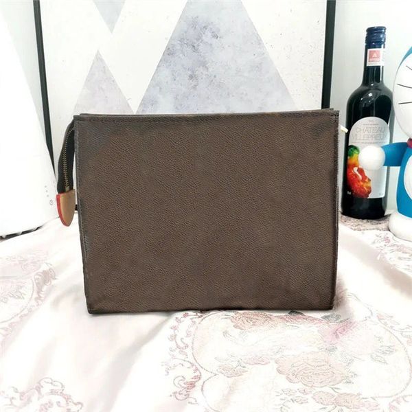 small square bag. luxury, simple convenient style clutches, fashion wallets and mobile phone bags, street essentials
small square bag. luxury, simple convenient style clutches, fashion wallets and mobile phone bags, street essentials