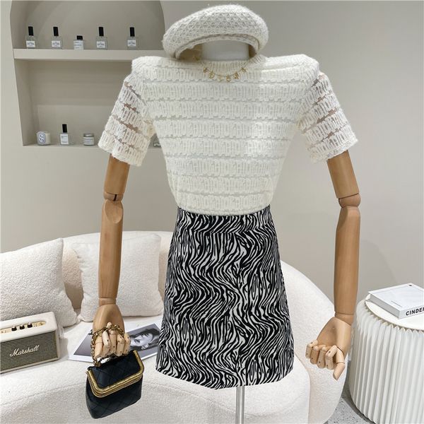 polos spring summer niche design feminine lace short cut chiffon sweater, White
polos spring summer niche design feminine lace short cut chiffon sweater, White