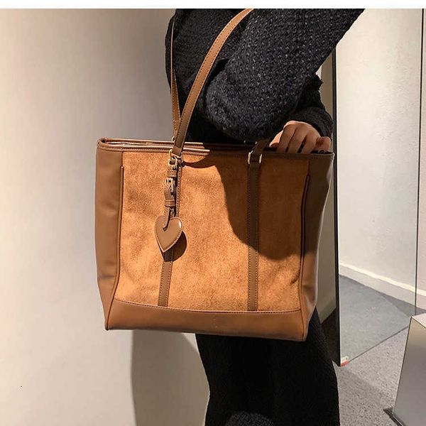 autumn winter high capacity bag 2021 women's versatile shoulder student class commuter tote
autumn winter high capacity bag 2021 women's versatile shoulder student class commuter tote