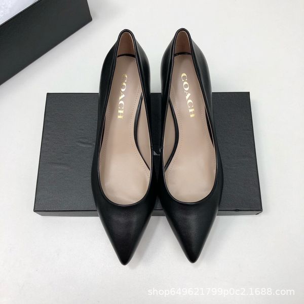 luxury shoes ol medium women's 2021 thick heel profsional leather black versatile pointed shallow mouth work sho
luxury shoes ol medium women's 2021 thick heel profsional leather black versatile pointed shallow mouth work sho