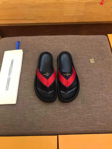 2021 designer luxurys slippers men sandals fashion beach shoes flip flops flat non-slip classical hole slipper with box size 39-45 -g68, Black
2021 designer luxurys slippers men sandals fashion beach shoes flip flops flat non-slip classical hole slipper with box size 39-45 -g68, Black
