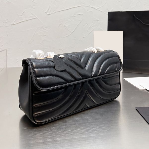 2022vinatge black designer baguette bags lambskin leather quilted gold turn lock large capacity cross body shoulder famous luxur
2022vinatge black designer baguette bags lambskin leather quilted gold turn lock large capacity cross body shoulder famous luxur