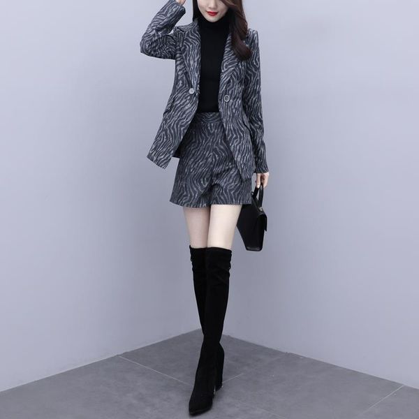women's tracksuits 2021 autumn winter woolen suits female long sleeve print jackets ladies high waist loose shorts two-piece e764, Gray
women's tracksuits 2021 autumn winter woolen suits female long sleeve print jackets ladies high waist loose shorts two-piece e764, Gray