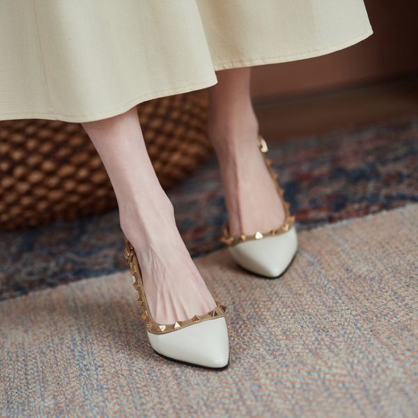 luxury dress shoes 2021 spring large 40-48 high heels back empty single women's sho leather rivets chengdu, Black
luxury dress shoes 2021 spring large 40-48 high heels back empty single women's sho leather rivets chengdu, Black