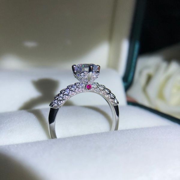 cluster rings resplendent 1ct 6.5mm d vvs1 moissanite diamond engagement ring solid 18k white gold jewelry for women au750 wedding r162, Golden;silver
cluster rings resplendent 1ct 6.5mm d vvs1 moissanite diamond engagement ring solid 18k white gold jewelry for women au750 wedding r162, Golden;silver