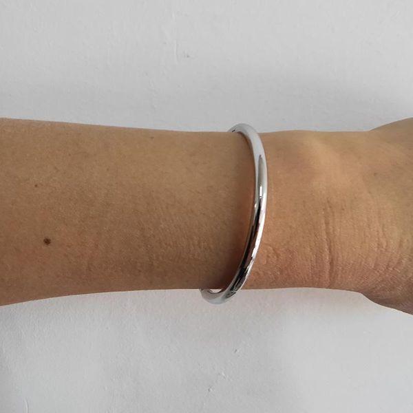 bangle copper metal bracelet silver plated round slim personality simple and smooth for women, Black
bangle copper metal bracelet silver plated round slim personality simple and smooth for women, Black