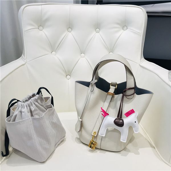 design purse new head leather litchi pattern women's bag gold button vegetable basket bucket fashion simple leisure hand
design purse new head leather litchi pattern women's bag gold button vegetable basket bucket fashion simple leisure hand