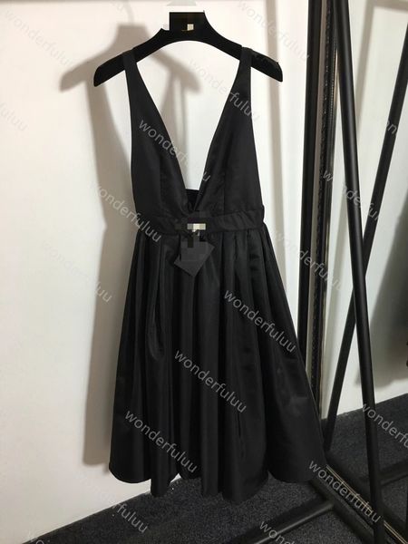312 plus size dress 2021 summer a line sleeveess dress prom fashion flora print mid calf v neck brand same style weinish, Black;gray
312 plus size dress 2021 summer a line sleeveess dress prom fashion flora print mid calf v neck brand same style weinish, Black;gray
