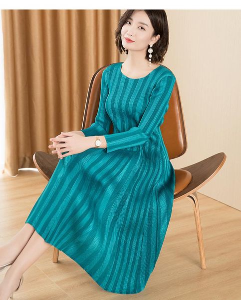 casual dresses selling miyake fashion fold solid striped three quarter sleeve o-neck a-line dress in stock, Black;gray
casual dresses selling miyake fashion fold solid striped three quarter sleeve o-neck a-line dress in stock, Black;gray