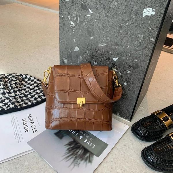the bag female 2021 product crocodile grain leather shoulder wide band bucket retro style bags
the bag female 2021 product crocodile grain leather shoulder wide band bucket retro style bags