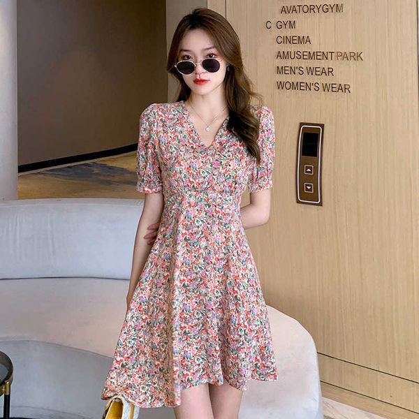 summer 2021 french romantic floral v-neck drs with gentle style and sweet holiday skirt, Black;gray
summer 2021 french romantic floral v-neck drs with gentle style and sweet holiday skirt, Black;gray