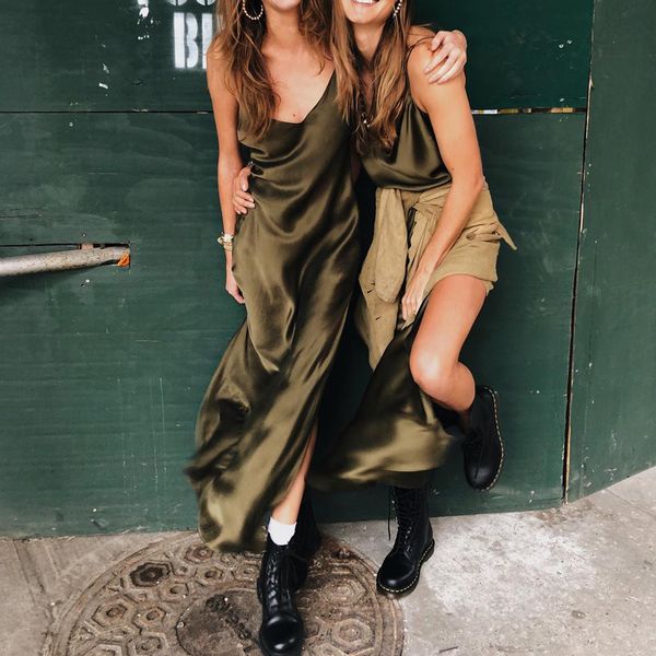 instasatin v neck maxi dress women spaghetti strap sleeveless backless side split long dresses 2021 spring lady vestido, Black;gray
instasatin v neck maxi dress women spaghetti strap sleeveless backless side split long dresses 2021 spring lady vestido, Black;gray