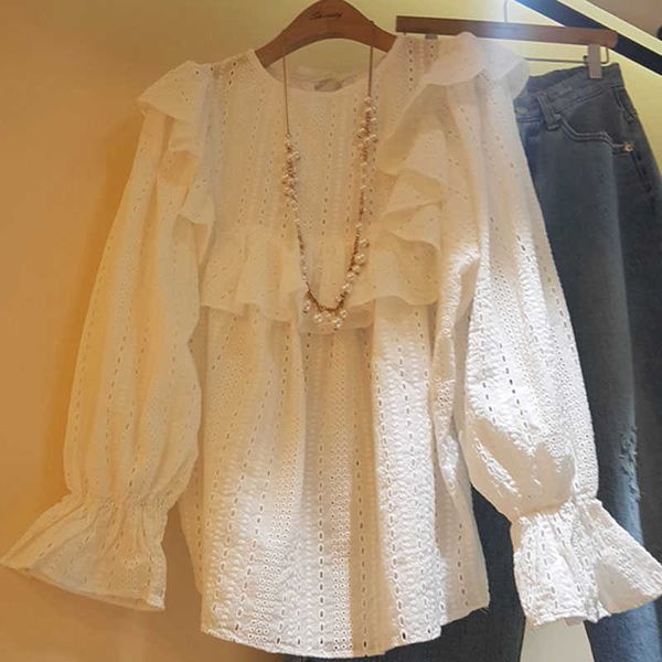 spring ruffle patchwork petal sleeve solid white o neck hollow out lace blouse women 210615
spring ruffle patchwork petal sleeve solid white o neck hollow out lace blouse women 210615