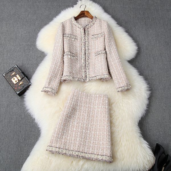 skirt brand fashion runway 2 piece women autumn winter luxury pearls beading tweed woolen jacket coat and suit set t3y5, Black
skirt brand fashion runway 2 piece women autumn winter luxury pearls beading tweed woolen jacket coat and suit set t3y5, Black