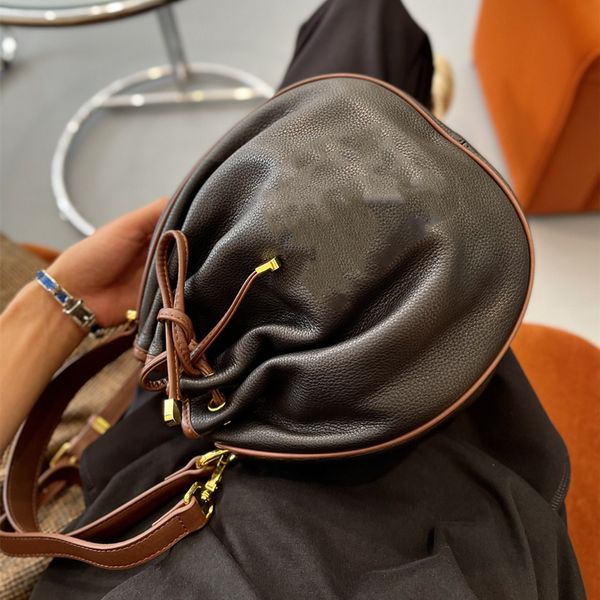 luxury crossbody bag handbags drawstring shoulder bags genuine leather high-quality different colors fashion brand with original box size 25
luxury crossbody bag handbags drawstring shoulder bags genuine leather high-quality different colors fashion brand with original box size 25