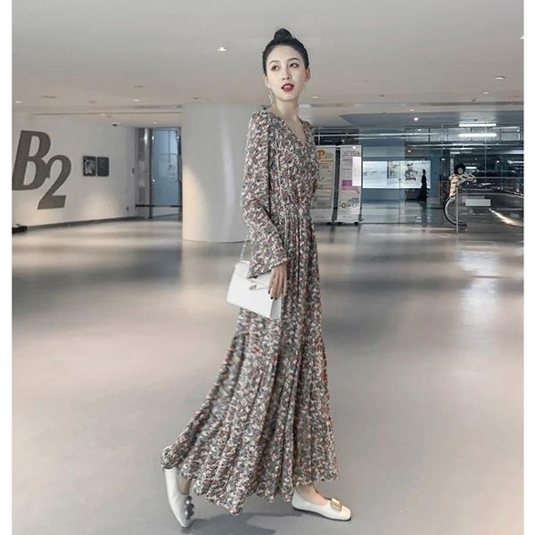 casual dresses 2021 autumn vintage floral print maxi chiffon dress women flare sleeve long female v neck korean b04, Black;gray
casual dresses 2021 autumn vintage floral print maxi chiffon dress women flare sleeve long female v neck korean b04, Black;gray