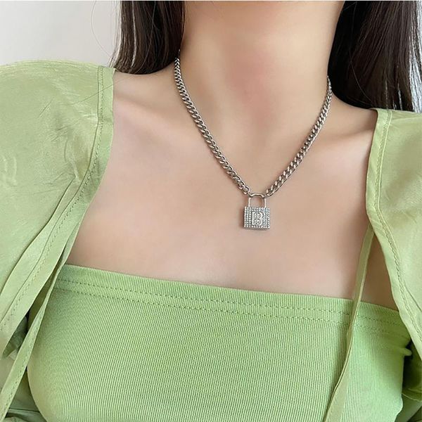 chains moloye 2021 trendy full rhinestone lock letter b pendant necklace titanium steel fading simple temperament clavicle chain, Silver
chains moloye 2021 trendy full rhinestone lock letter b pendant necklace titanium steel fading simple temperament clavicle chain, Silver