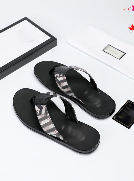 2021 designer luxurys slippers men sandals fashion beach shoes flip flops flat non-slip classical hole slipper with box size 39-45 -g155, Black
2021 designer luxurys slippers men sandals fashion beach shoes flip flops flat non-slip classical hole slipper with box size 39-45 -g155, Black