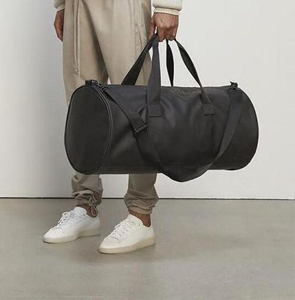 duffel bags 21ss 1:1 essentials handbag solid color printing waterproof bag men women hip hop
duffel bags 21ss 1:1 essentials handbag solid color printing waterproof bag men women hip hop