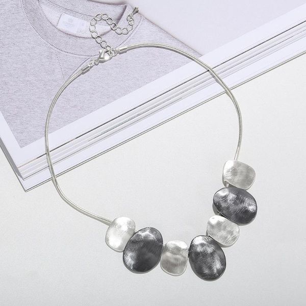 chokers round pendant choker necklaces for women retro alloy short chain female statement necklace fashion jewelry collier, Golden;silver
chokers round pendant choker necklaces for women retro alloy short chain female statement necklace fashion jewelry collier, Golden;silver