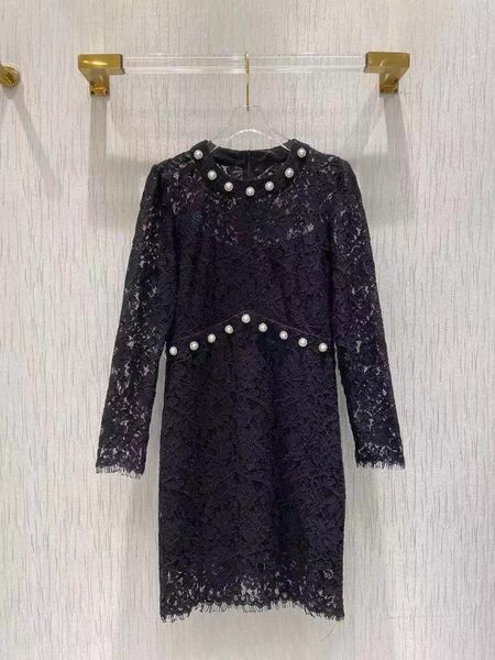 casual dresses runway 2021 autumn women's flower embroidery lace waist round diamonds long sleeve fashion white / black mini dress, Black;gray
casual dresses runway 2021 autumn women's flower embroidery lace waist round diamonds long sleeve fashion white / black mini dress, Black;gray