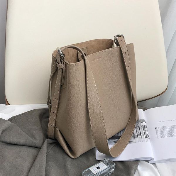 evening bags wide shoulder strap bag large capacity bucket women 2021 leather simple temperament
evening bags wide shoulder strap bag large capacity bucket women 2021 leather simple temperament