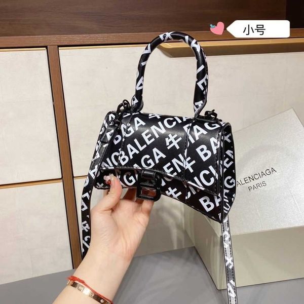 handbag women luxurys designers bags 2021 purses zhouzhoubao123 wallet purse crossbody bag totes b alenciaga hourglass leather
handbag women luxurys designers bags 2021 purses zhouzhoubao123 wallet purse crossbody bag totes b alenciaga hourglass leather