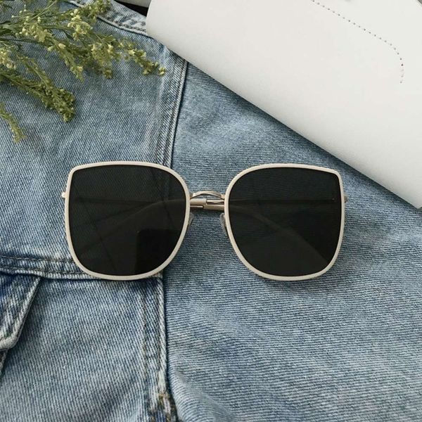fashion polarized sunscreen anti-ultraviolet sunglasses men women the same style of square glasses outdoor driving beach black with box, White;black
fashion polarized sunscreen anti-ultraviolet sunglasses men women the same style of square glasses outdoor driving beach black with box, White;black